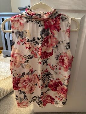 White House Black Market Floral  Sleeveless Blouse - Pink & Red Roses Size 12